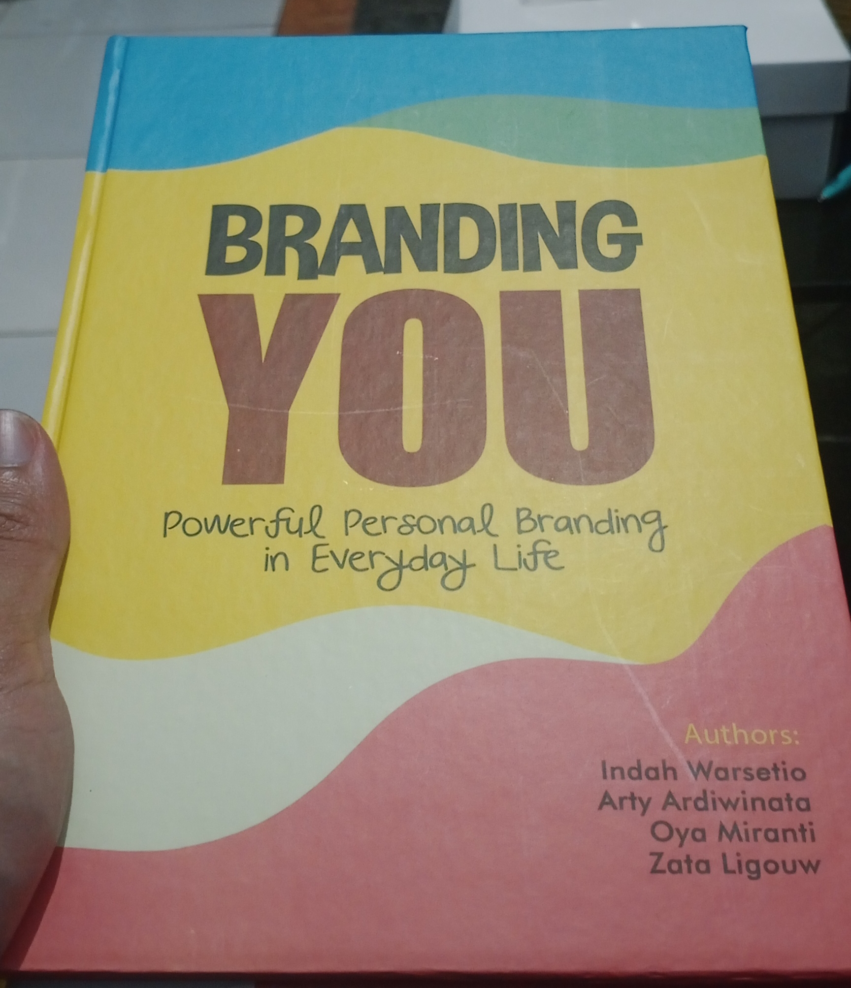 Membangun Merek Diri yang Kuat Melalui Buku”Branding You”