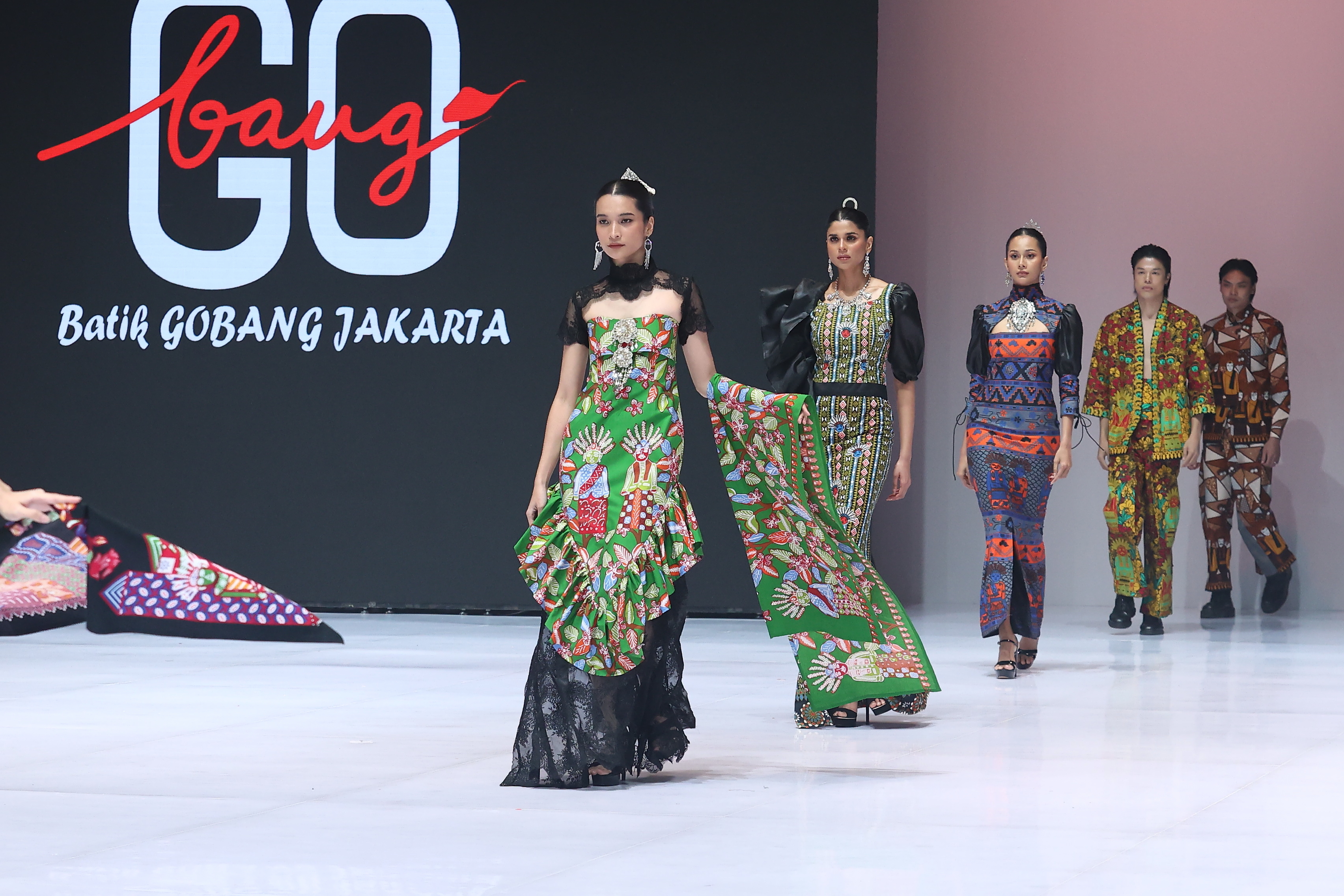 Cerita Jakarta Dari Sejulur Wastra